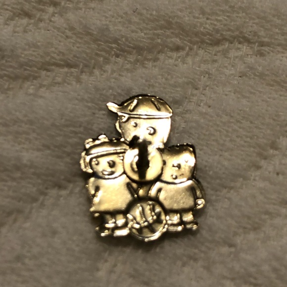 Children Pin - Picture 3 of 3
